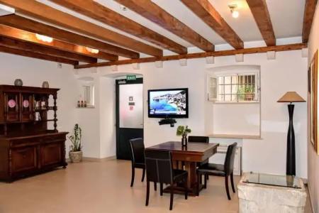 Celenga Apartments with Free Offsite Parking - 15