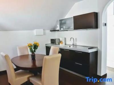 Celenga Apartments with Free Offsite Parking - 33