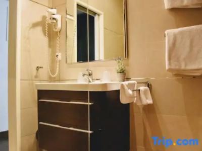 Celenga Apartments with Free Offsite Parking - 94