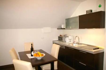 Celenga Apartments with Free Offsite Parking - 58