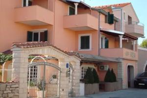 Villa Rosa, Brodarica