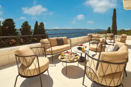 Moeesy Blue & Green Oasis - Adults Only - 71