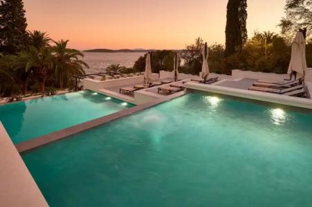 Moeesy Blue & Green Oasis - Adults Only - 12