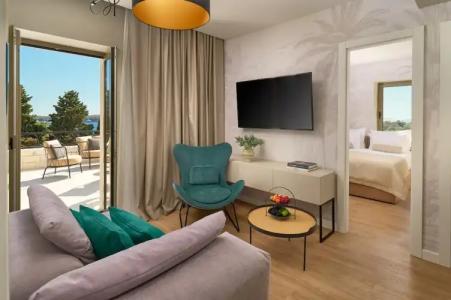 Moeesy Blue & Green Oasis - Adults Only - 68