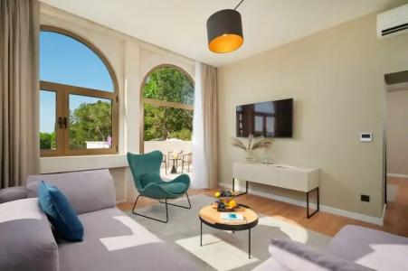 Moeesy Blue & Green Oasis - Adults Only - 62