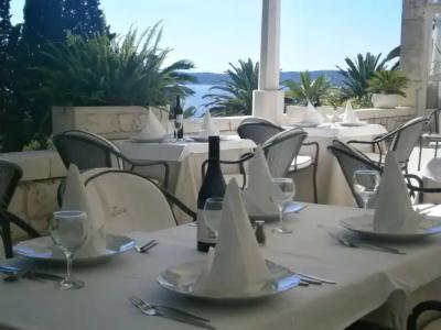 Moeesy Blue & Green Oasis - Adults Only - 17