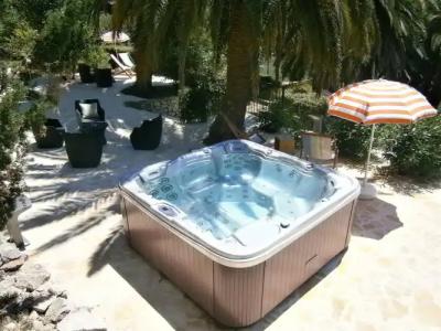 Moeesy Blue & Green Oasis - Adults Only - 10