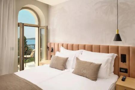 Moeesy Blue & Green Oasis - Adults Only - 65