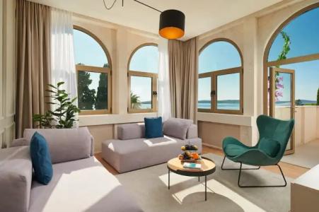 Moeesy Blue & Green Oasis - Adults Only - 61