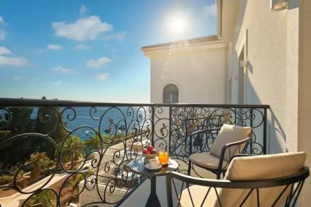 Moeesy Blue & Green Oasis - Adults Only - 50