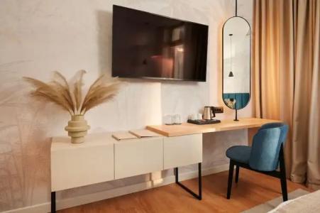 Moeesy Blue & Green Oasis - Adults Only - 38