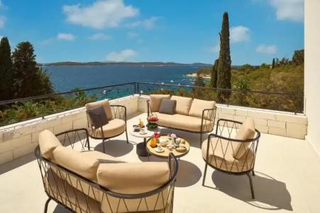 Moeesy Blue & Green Oasis - Adults Only - 75