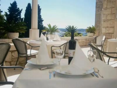 Moeesy Blue & Green Oasis - Adults Only - 20