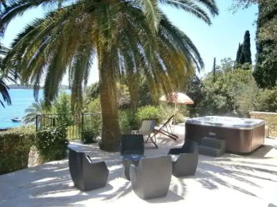 Moeesy Blue & Green Oasis - Adults Only - 15