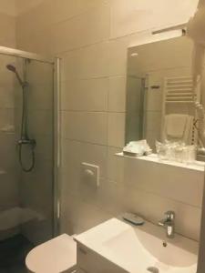 Moeesy Blue & Green Oasis - Adults Only - 9