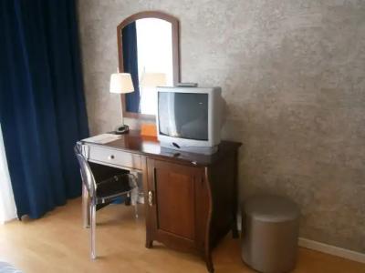 Moeesy Blue & Green Oasis - Adults Only - 5