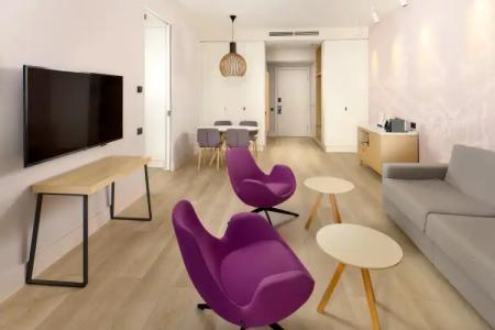 Radisson Blu Resort & Spa, - 200