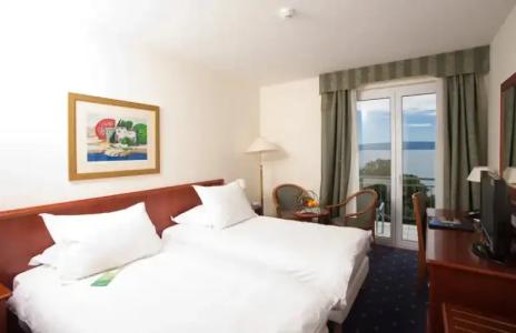 Radisson Blu Resort & Spa, - 82