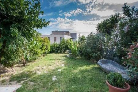 Garden Apartment - 190