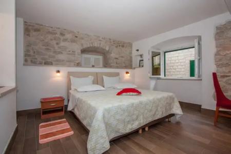 Garden Apartment - 38