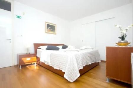 Garden Apartment - 129