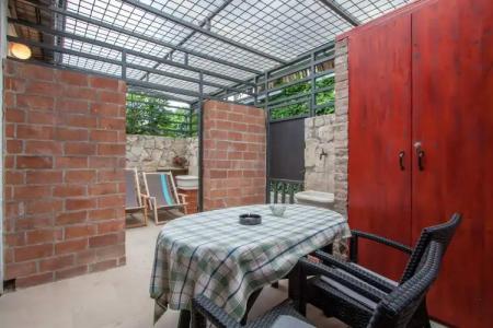 Garden Apartment - 9