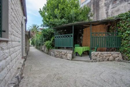 Garden Apartment - 39