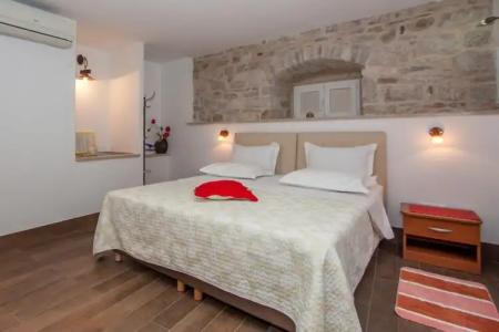 Garden Apartment - 37