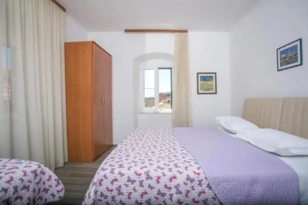 Garden Apartment - 4