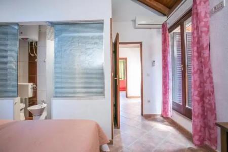 Garden Apartment - 99