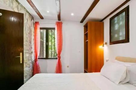 Garden Apartment - 174