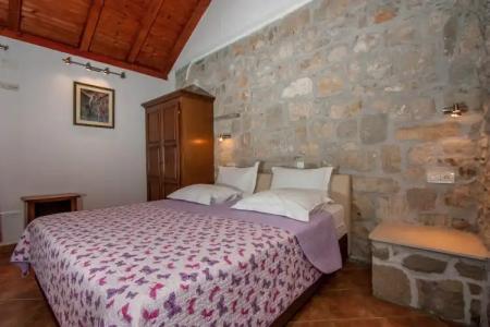 Garden Apartment - 17