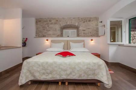 Garden Apartment - 42