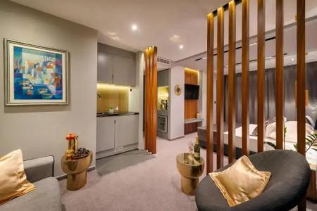 Royal Suites-Sky - 100