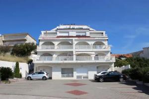 SmartStay Johnny, Podstrana