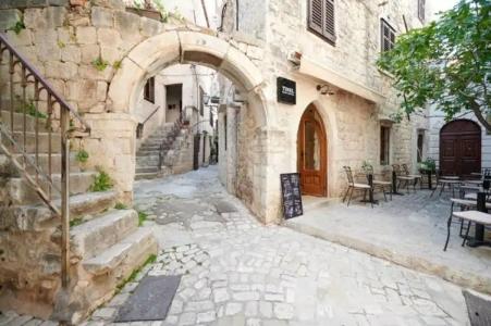 Palace Derossi - 169