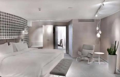 Radisson Blu Royal, - 81