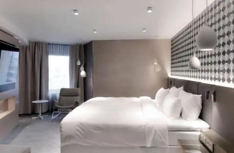 Radisson Blu Royal, - 77