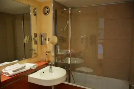 Best Western Royal Caen - 38