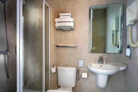 Hôtel L'Estérel - - 26