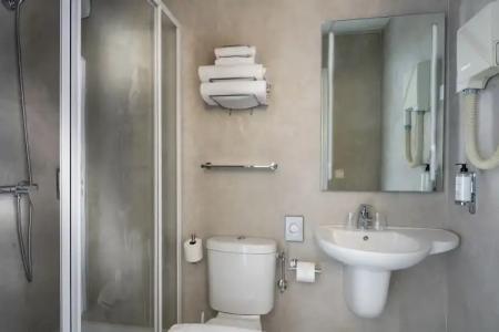 Hôtel L'Estérel - - 8