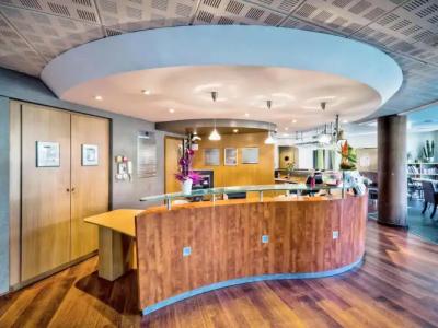 Novotel Suites Clermont Ferrand Polydome - 36