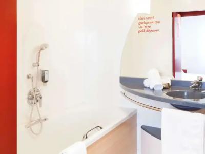 Novotel Suites Clermont Ferrand Polydome - 86