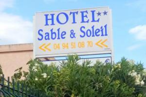 Hotel Sable Et Soleil - Port, Plage et Jacuzzi Privé, Frejus