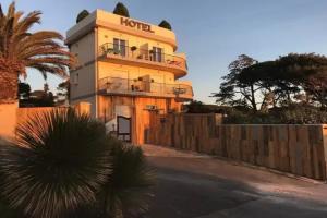 Hôtel Almanarre Plage - Hôtel Eco-Responsable Face à la Mer, Hyeres