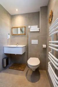 Hôtel Almanarre Plage - Hôtel Eco-Responsable Face à la Mer - 49