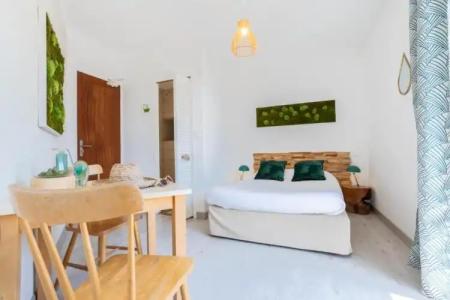 Hôtel Almanarre Plage - Hôtel Eco-Responsable Face à la Mer - 64