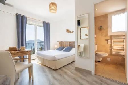 Hôtel Almanarre Plage - Hôtel Eco-Responsable Face à la Mer - 74