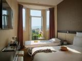 Standard Triple room with sea view