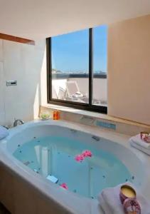 Holiday Inn NICE by IHG - 13